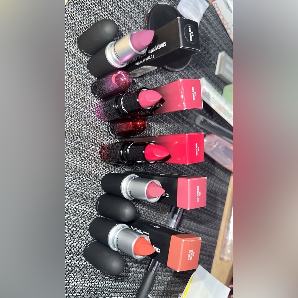 Mac lipstick brand new